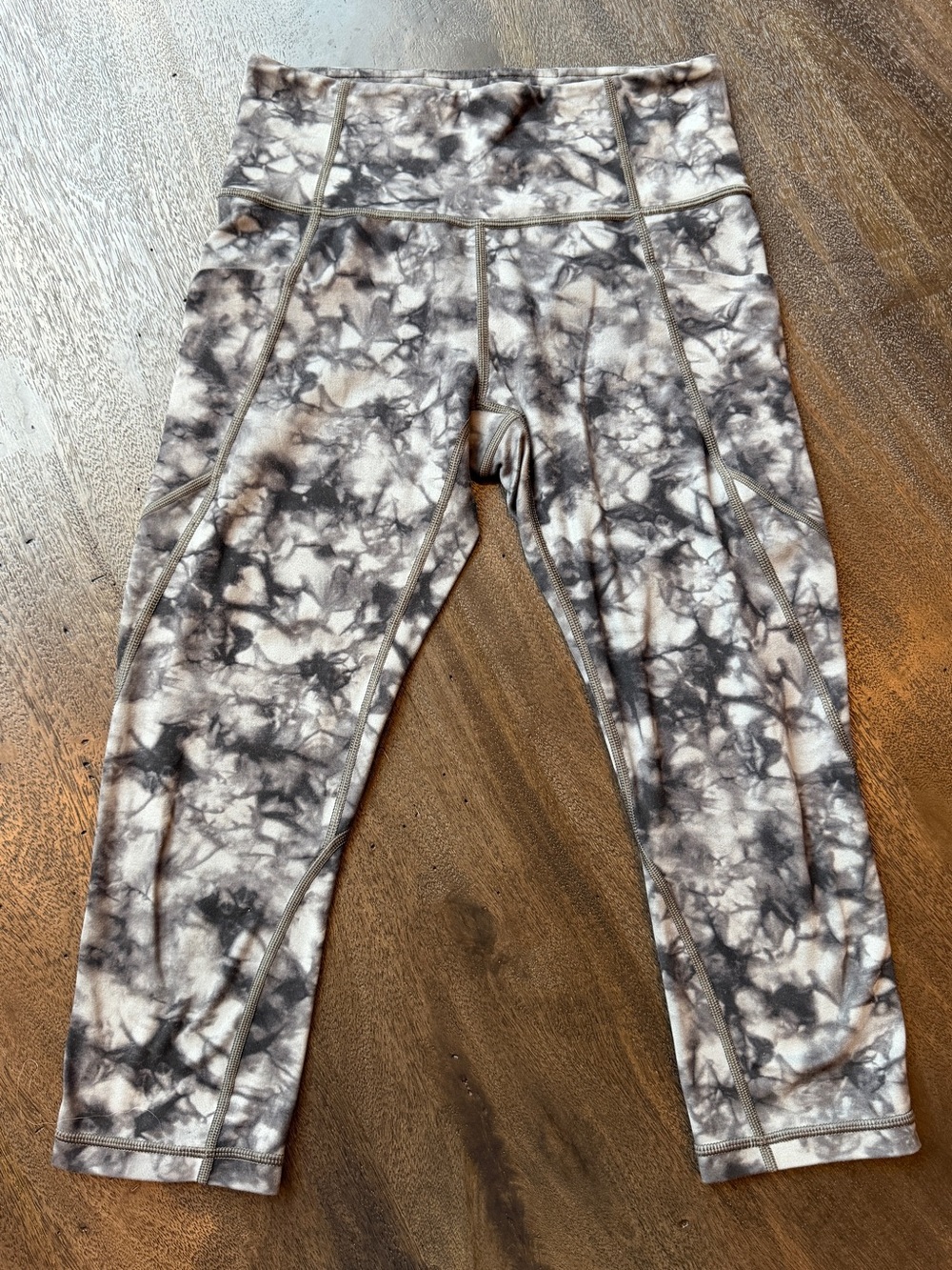 Athleta Tie-Dye Gray & Cream Capri Performance Leggings